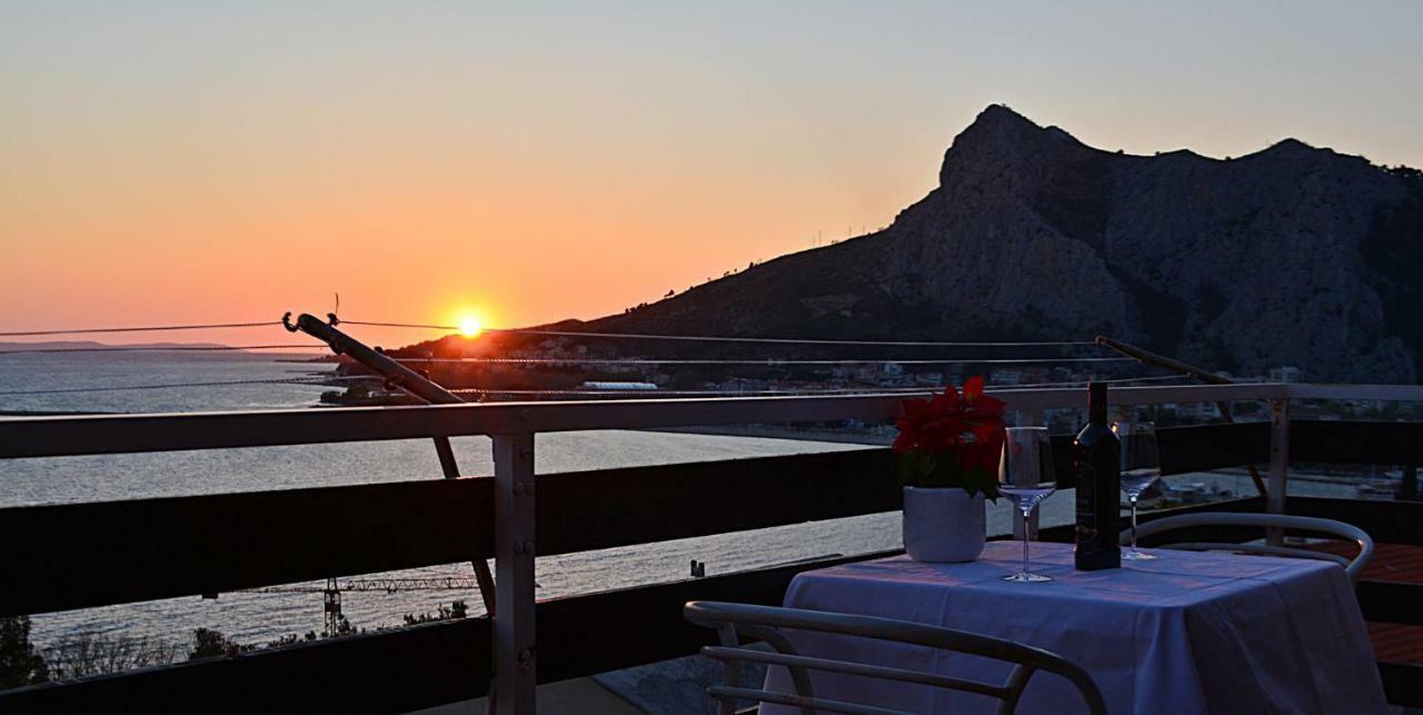 Cosy Sunset Apartment Омиш Экстерьер фото
